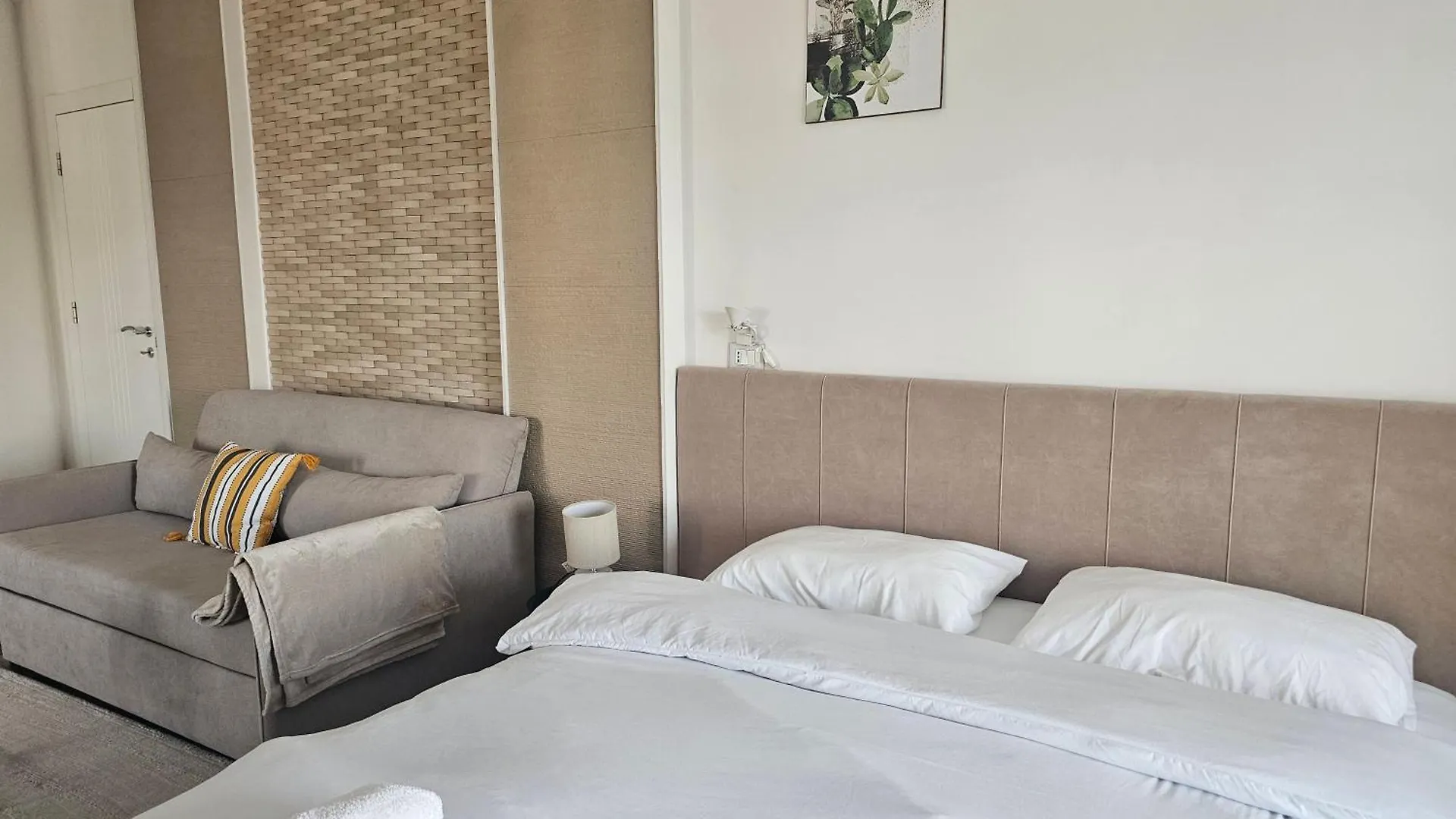 Main Apartment Bllok 2 티라나