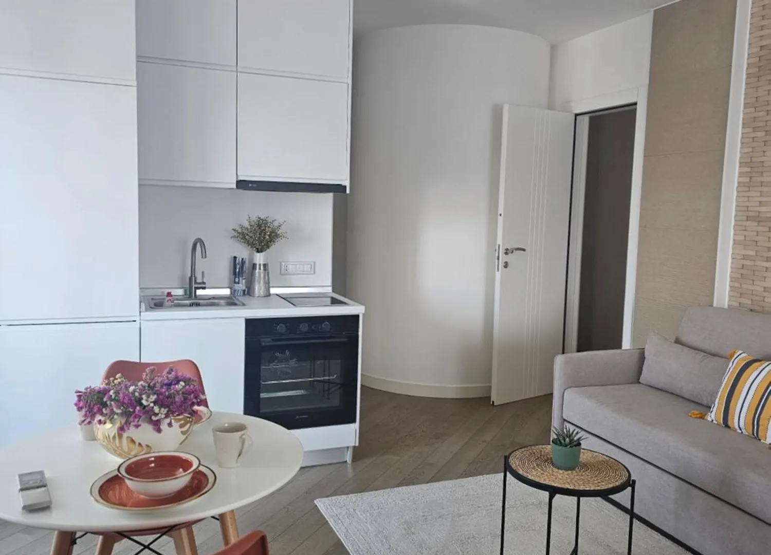 Main Apartment Bllok 2 티라나